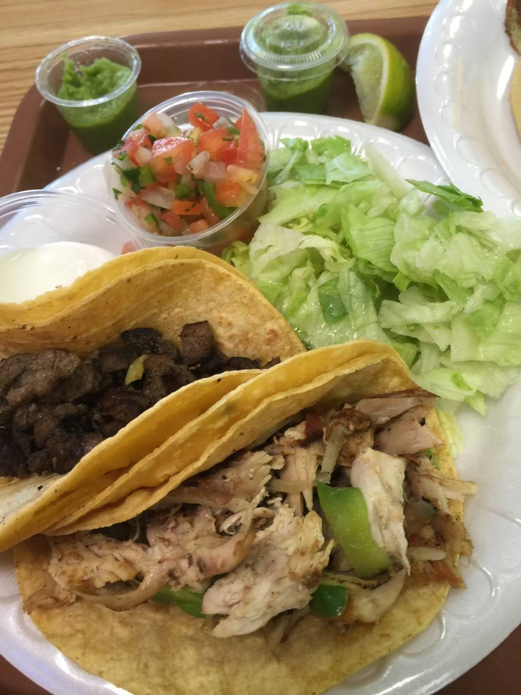 Tippys Taco House | restaurant | 5912 N Kings Hwy, Alexandria, VA 22303, USA | 7039601431 OR +1 703-960-1431