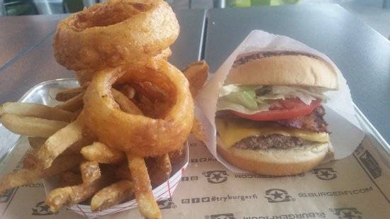 Slackers Bar & Grill | restaurant | 995 Marina Mile Blvd, Fort Lauderdale, FL 33315, USA | 9545304758 OR +1 954-530-4758