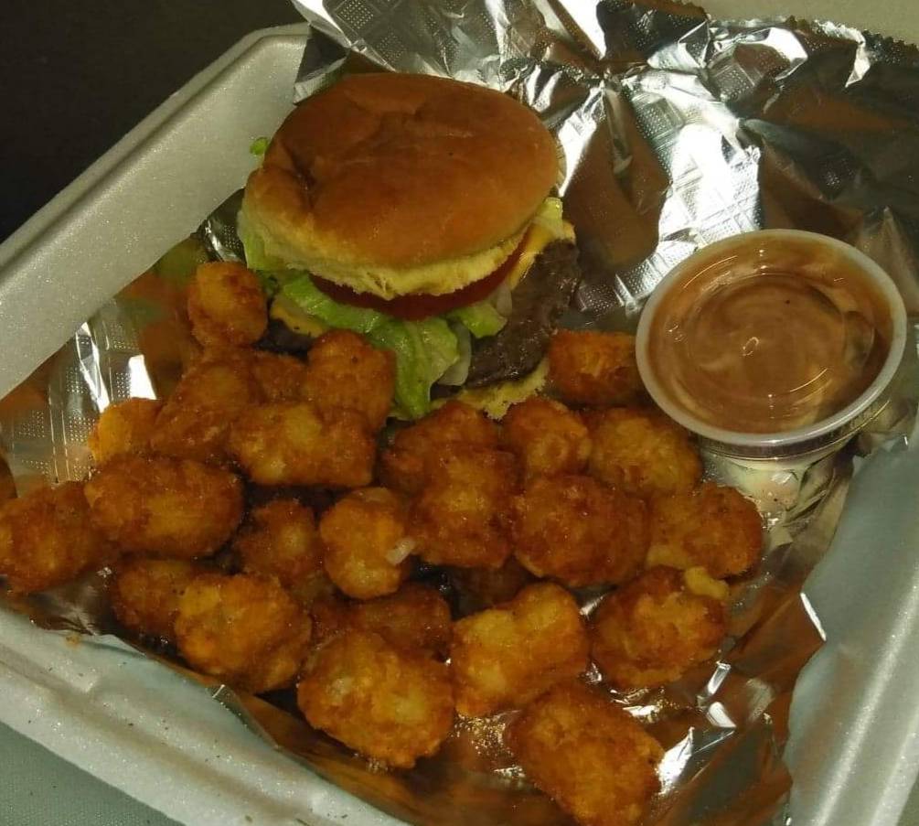 Back Porch Burgers | restaurant | 115 NW 2nd Ave lot a, Trenton, FL 32693, USA | 8163086685 OR +1 816-308-6685