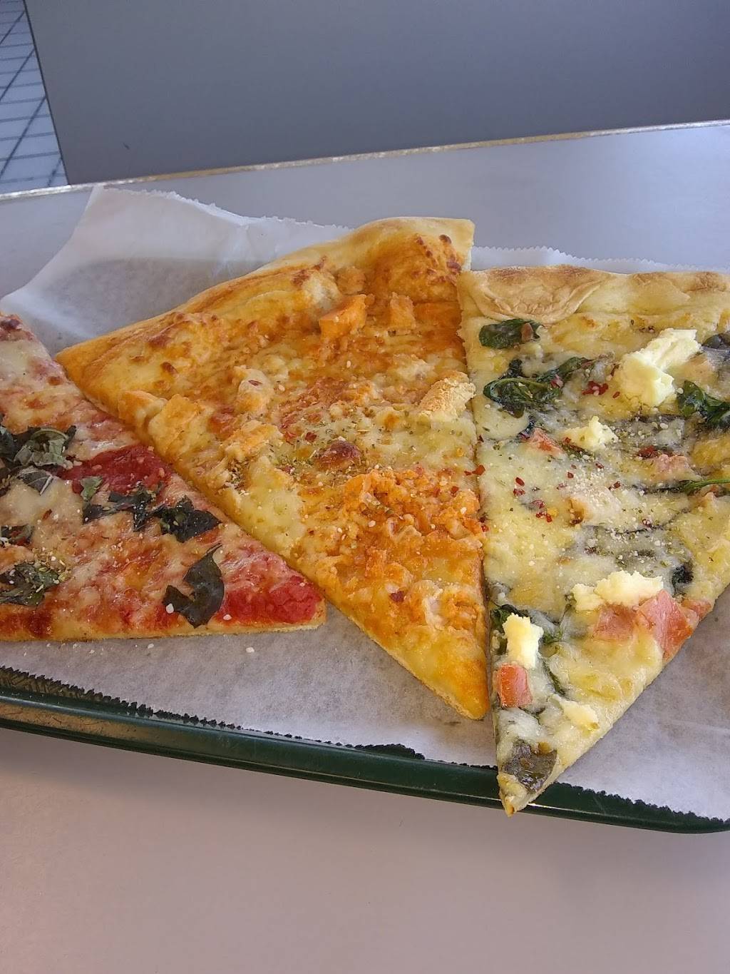 Lindas New York Pizzeria | restaurant | 1219 Lyell Ave, Rochester, NY 14606, USA | 5854588900 OR +1 585-458-8900