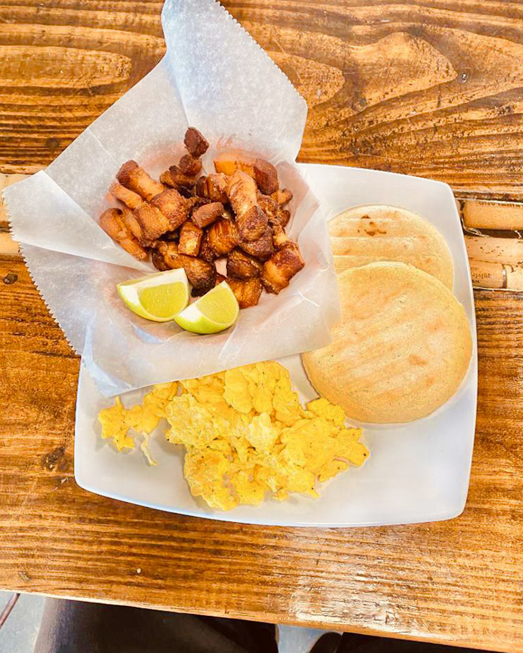 La Cotorra Café | restaurant | 1781 W 32nd Pl, Hialeah, FL 33012, USA | 7863911642 OR +1 786-391-1642