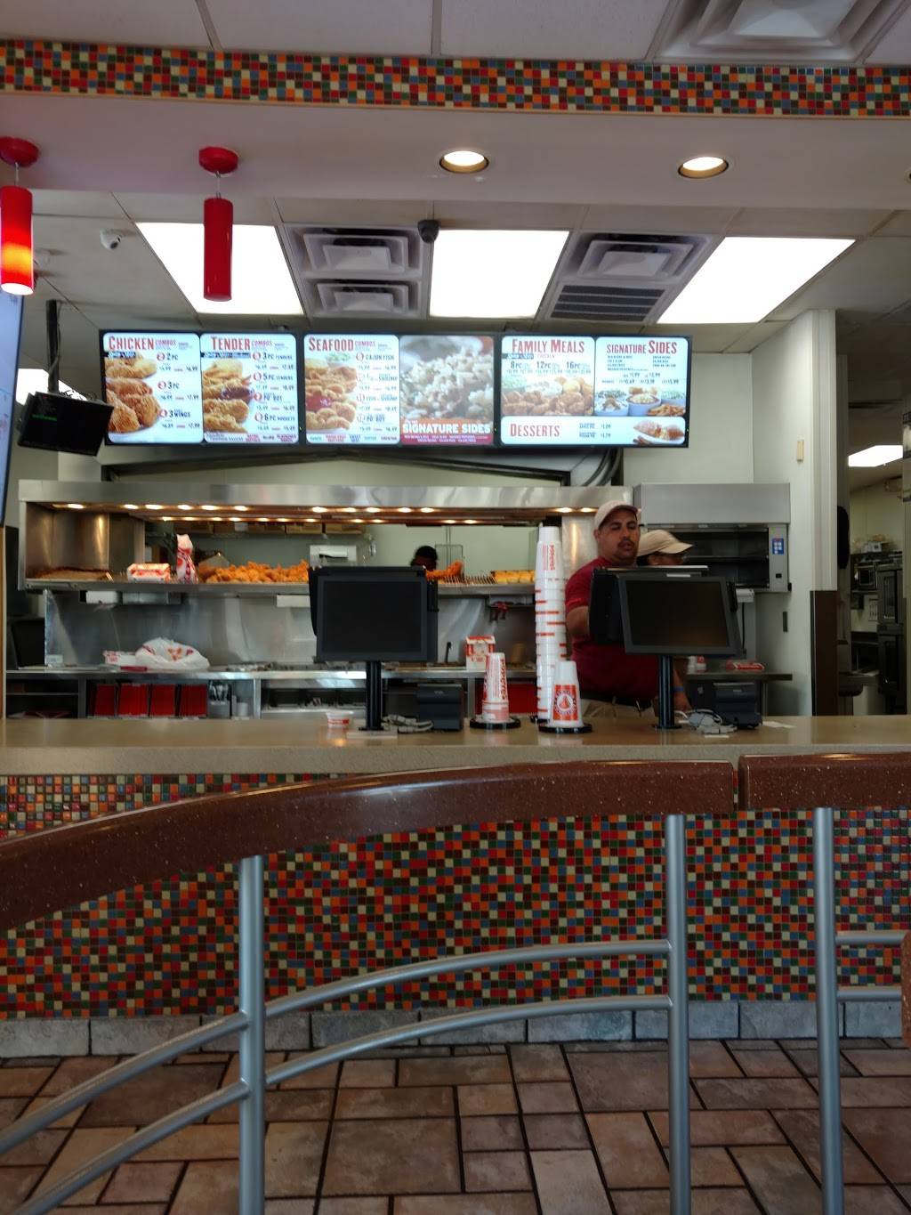 Popeyes Louisiana Kitchen | restaurant | 20035 I-45, Spring, TX 77388, USA | 2812885060 OR +1 281-288-5060