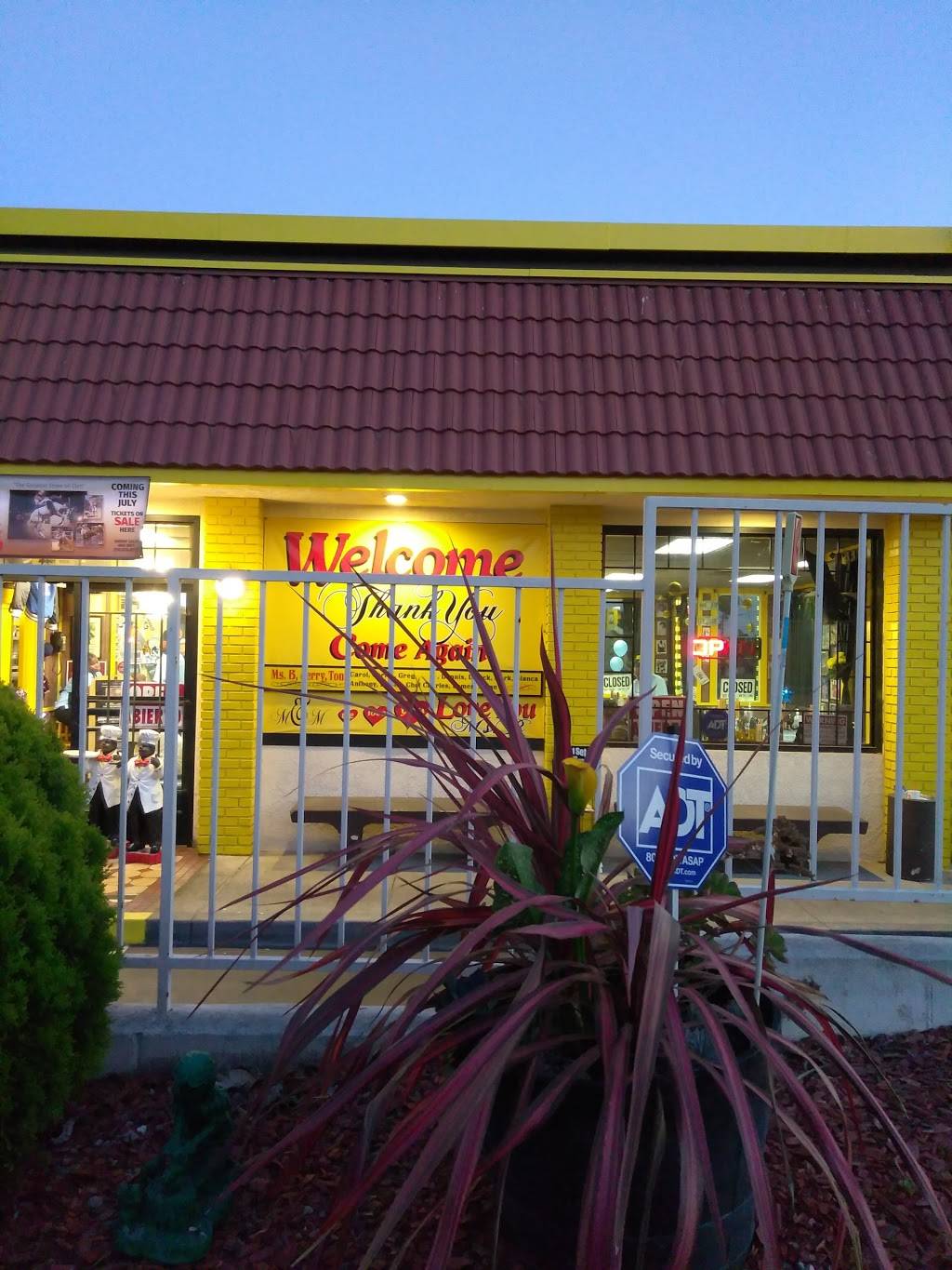 Ms. Bs M & M Soul Food | restaurant | 801 E Manchester Blvd, Inglewood, CA 90301, USA | 3104122800 OR +1 310-412-2800