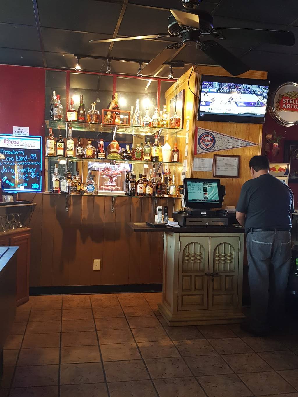 Five Points Bar & Grill | restaurant | 254 Main St N, Trumbauersville, PA 18970, USA | 2155382121 OR +1 215-538-2121