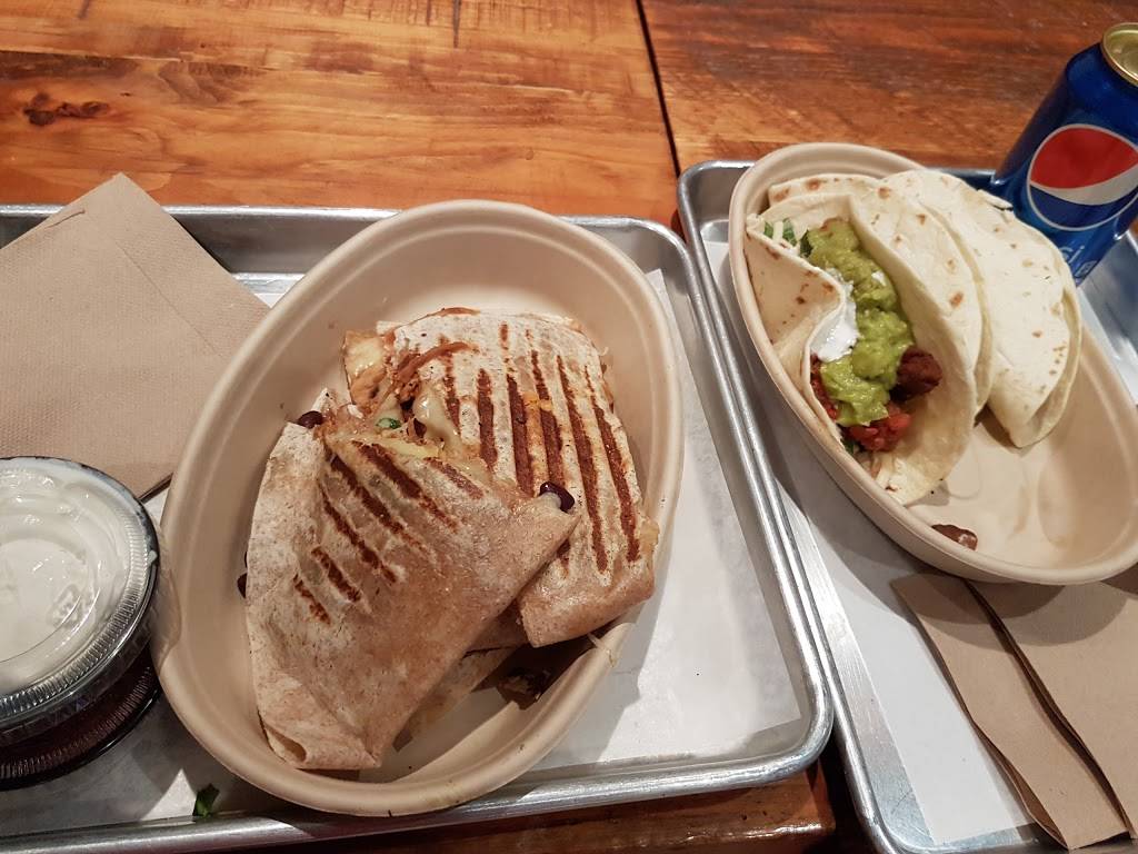 Mucho Burrito Fresh Mexican Grill | restaurant | 3830 Boulevard de la Côte-Vertu #103, Saint-Laurent, QC H4R 1P8, Canada | 5143320880 OR +1 514-332-0880