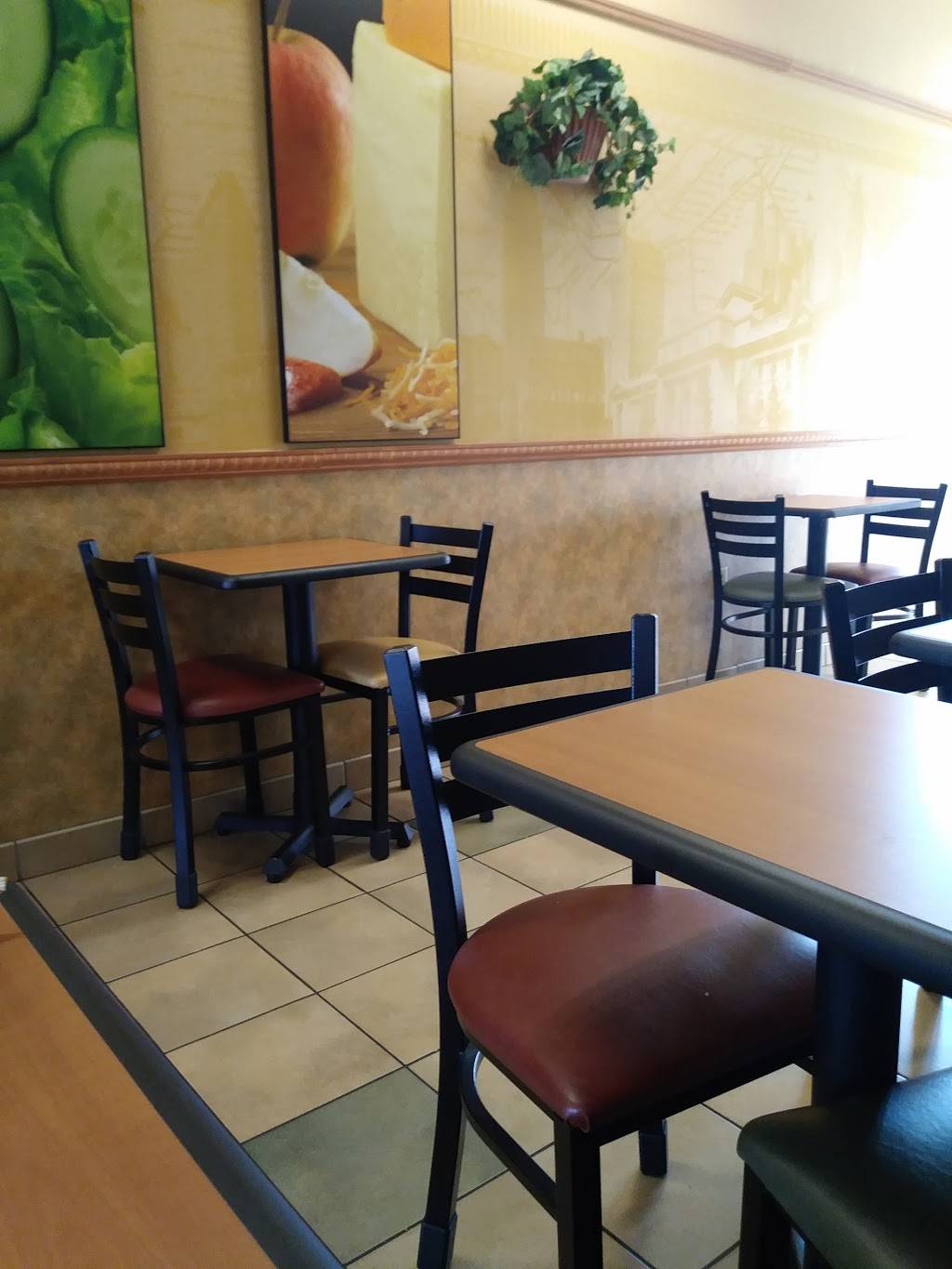 Subway | restaurant | 4522 Verona Rd, SE Corner, Madison, WI 53711, USA | 6082376171 OR +1 608-237-6171