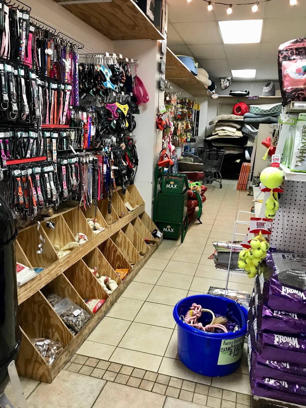 Yorba Linda Feed Store | restaurant | 3782 Rose Dr, Yorba Linda, CA 92886, USA | 7145243222 OR +1 714-524-3222