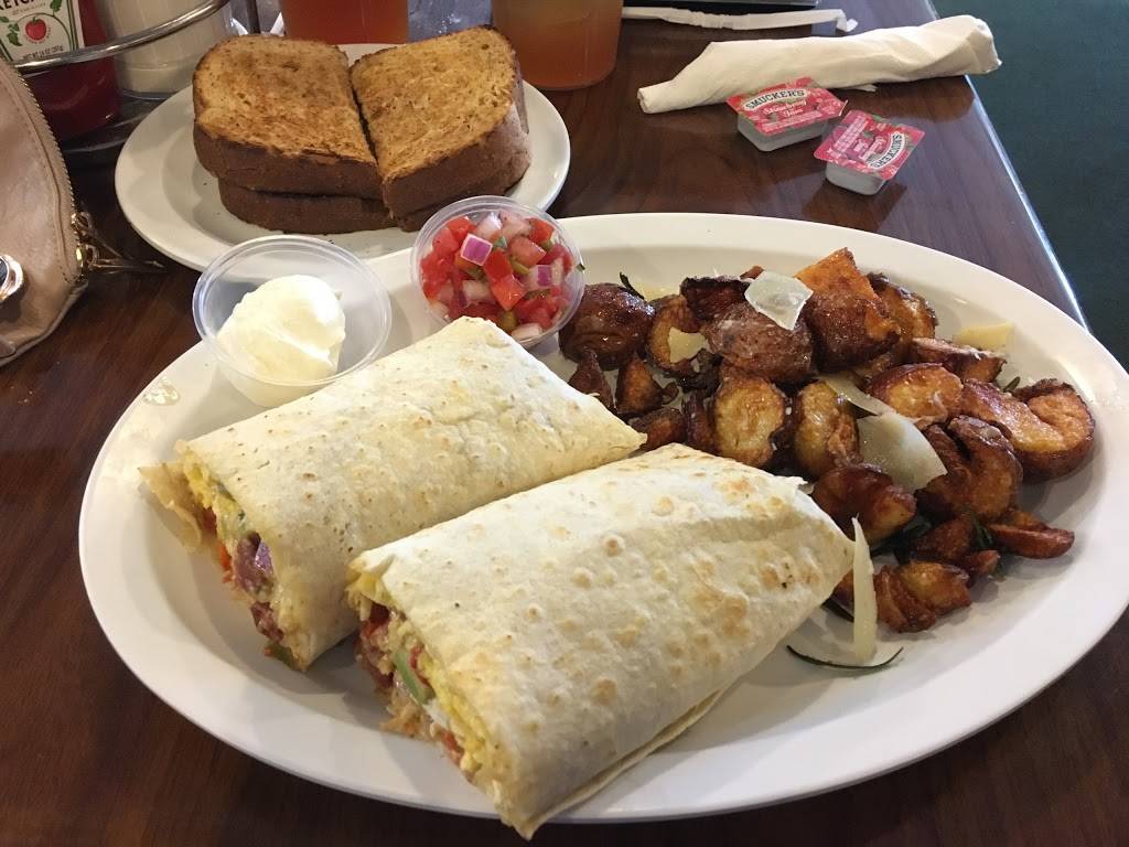 Daybreak Diner | restaurant | 3335 Curry Ford Rd, Orlando, FL 32806, USA | 4078988338 OR +1 407-898-8338