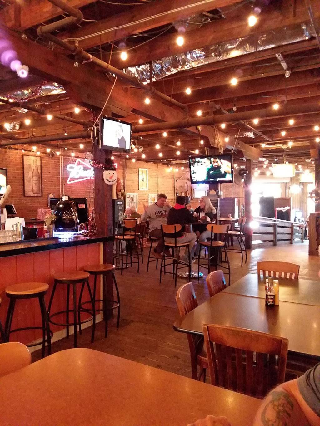 The Warehouse | restaurant | 104 Laurel St, Conway, SC 29526, USA | 8432483287 OR +1 843-248-3287