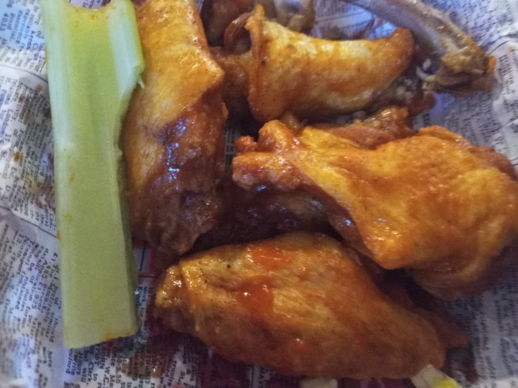 Chelseys Wings, Burgers, and Spirits | restaurant | 727 N Main St, Pueblo, CO 81003, USA | 7195454313 OR +1 719-545-4313