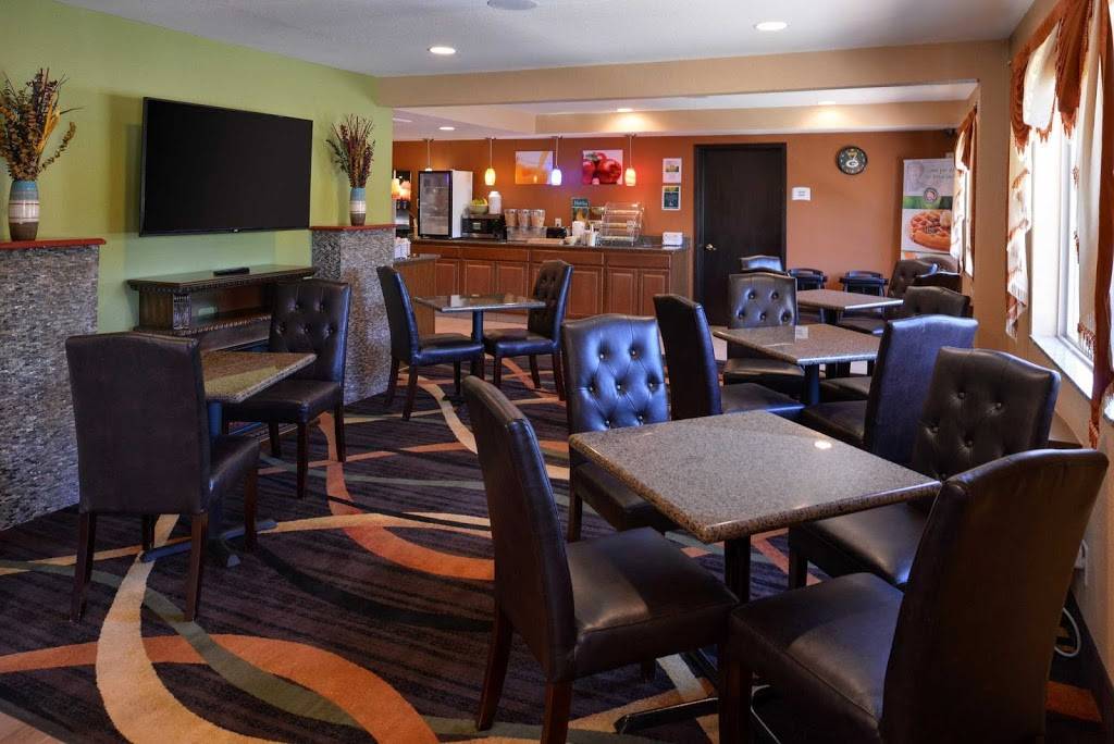Quality Inn | restaurant | 3623 W College Ave, Appleton, WI 54914, USA | 9207315271 OR +1 920-731-5271