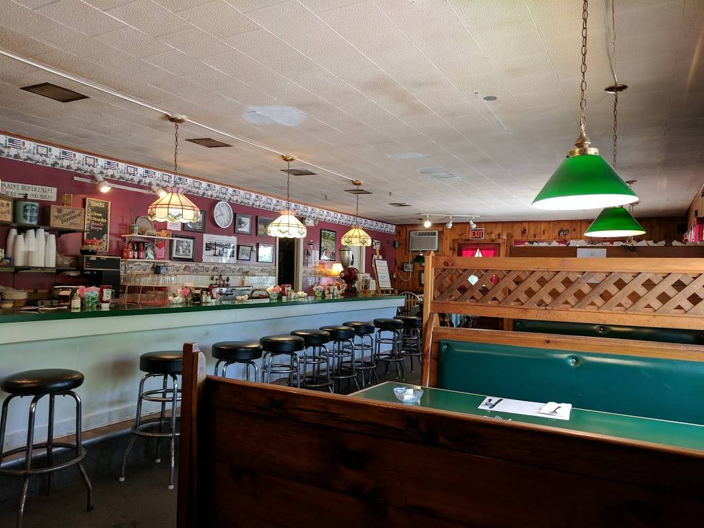 Quabbin Woods Restaurant | restaurant | 8 Barre Rd, Petersham, MA 01366, USA | 9787243288 OR +1 978-724-3288