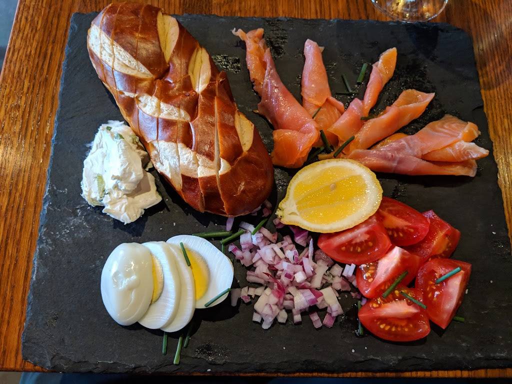 MAXs Wine Dive | restaurant | 214 Fairview St Ste 2, Houston, TX 77006, USA | 7135289200 OR +1 713-528-9200