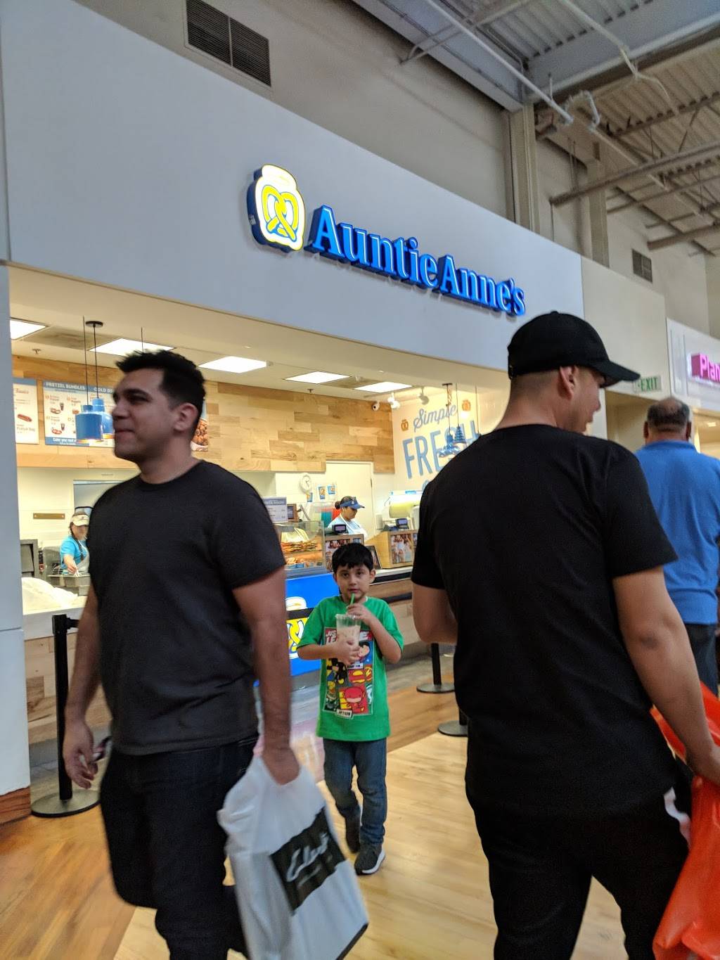 Auntie Annes Pretzels | cafe | 1 Mills Cir #600, Ontario, CA 91764, USA | 9099804501 OR +1 909-980-4501