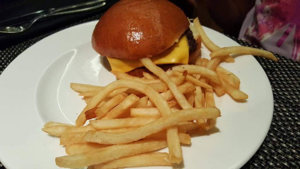 Media Grill + Bar | restaurant | 2201 N Stemmons Fwy, Dallas, TX 75207, USA | 2147617439 OR +1 214-761-7439