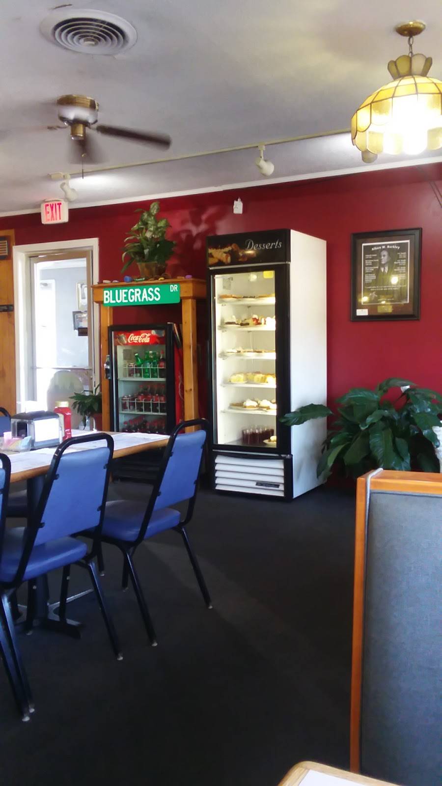 Blue Grass Restaurant | restaurant | 143 W Kentucky Dr, La Center, KY 42056, USA | 2706655391 OR +1 270-665-5391