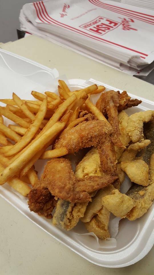 Blue Shark Fish & Chicken | restaurant | 5456 W 34th St, Indianapolis, IN 46224, USA | 3173294640 OR +1 317-329-4640