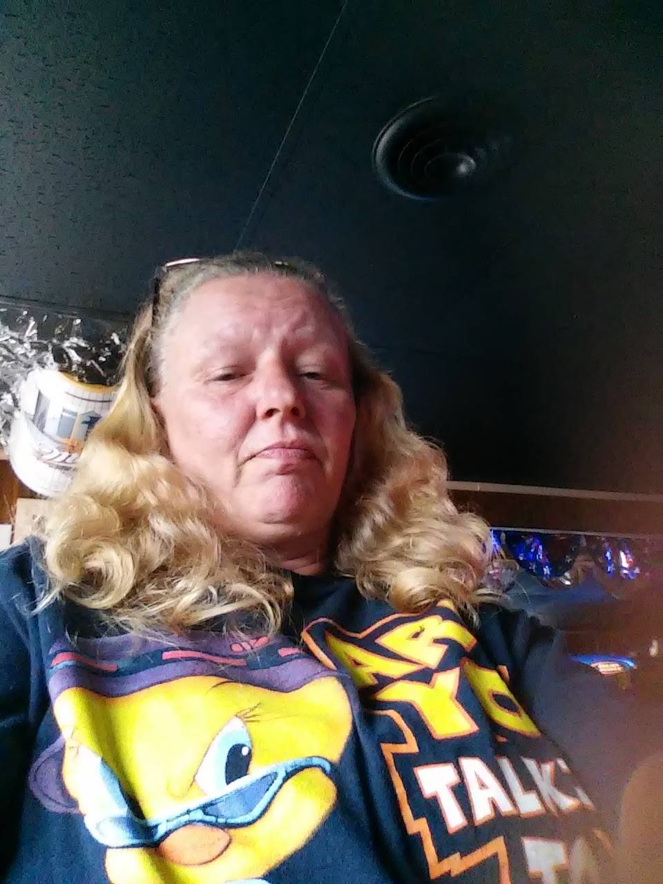 Riff Raffs | restaurant | 2409 English Ave, Indianapolis, IN 46203, USA | 3174232383 OR +1 317-423-2383