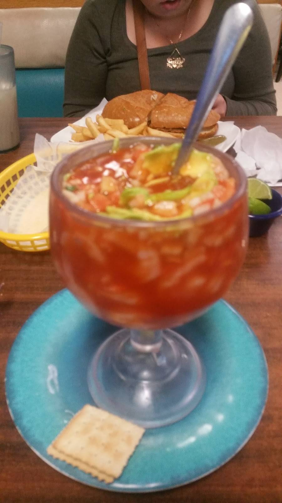 Mariscos La Reyna | restaurant | 2406 N Fitzhugh Ave, Dallas, TX 75204, USA | 2148272792 OR +1 214-827-2792