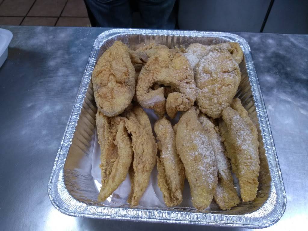 Sharks Fish & Chicken | restaurant | 7122 S Vincennes Ave, Chicago, IL 60621, USA | 7734888908 OR +1 773-488-8908