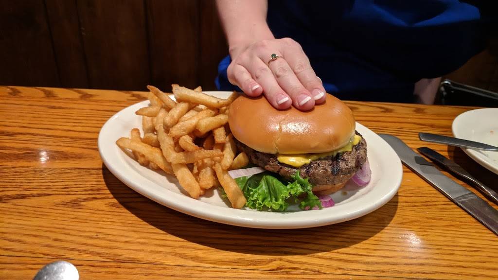 Machine Shed Restaurant Urbandale | restaurant | 11151 Hickman Rd, Urbandale, IA 50322, USA | 5152706818 OR +1 515-270-6818