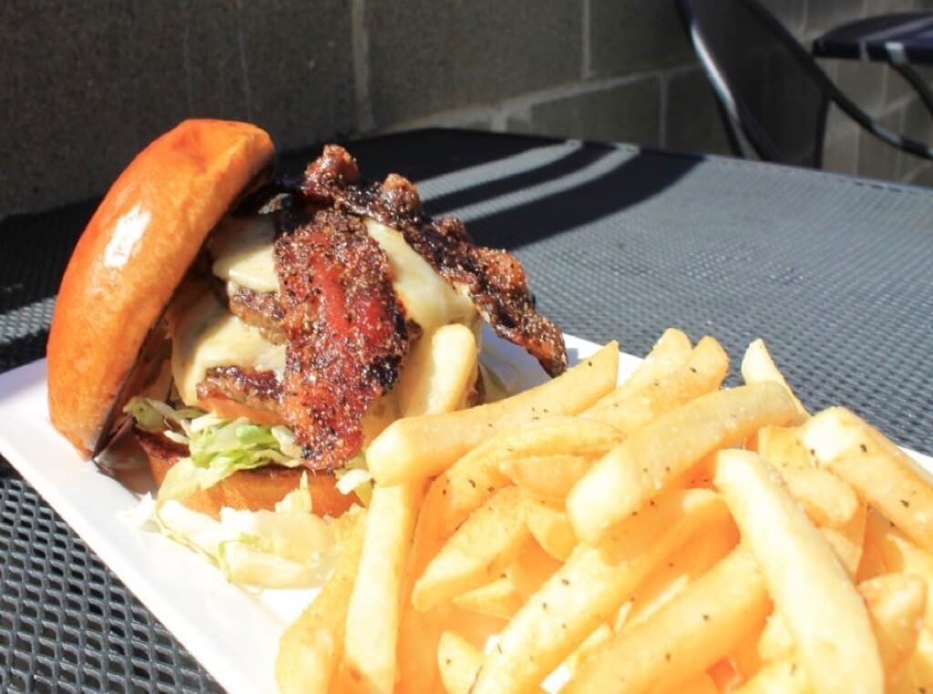 Pole Position Sports Bar | restaurant | 10707 Pacific Ave S, Tacoma, WA 98444, USA | 2538302399 OR +1 253-830-2399