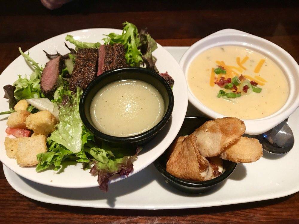 LongHorn Steakhouse | meal takeaway | 1110 Town Square Rd, Pottstown, PA 19465, USA | 6107189505 OR +1 610-718-9505