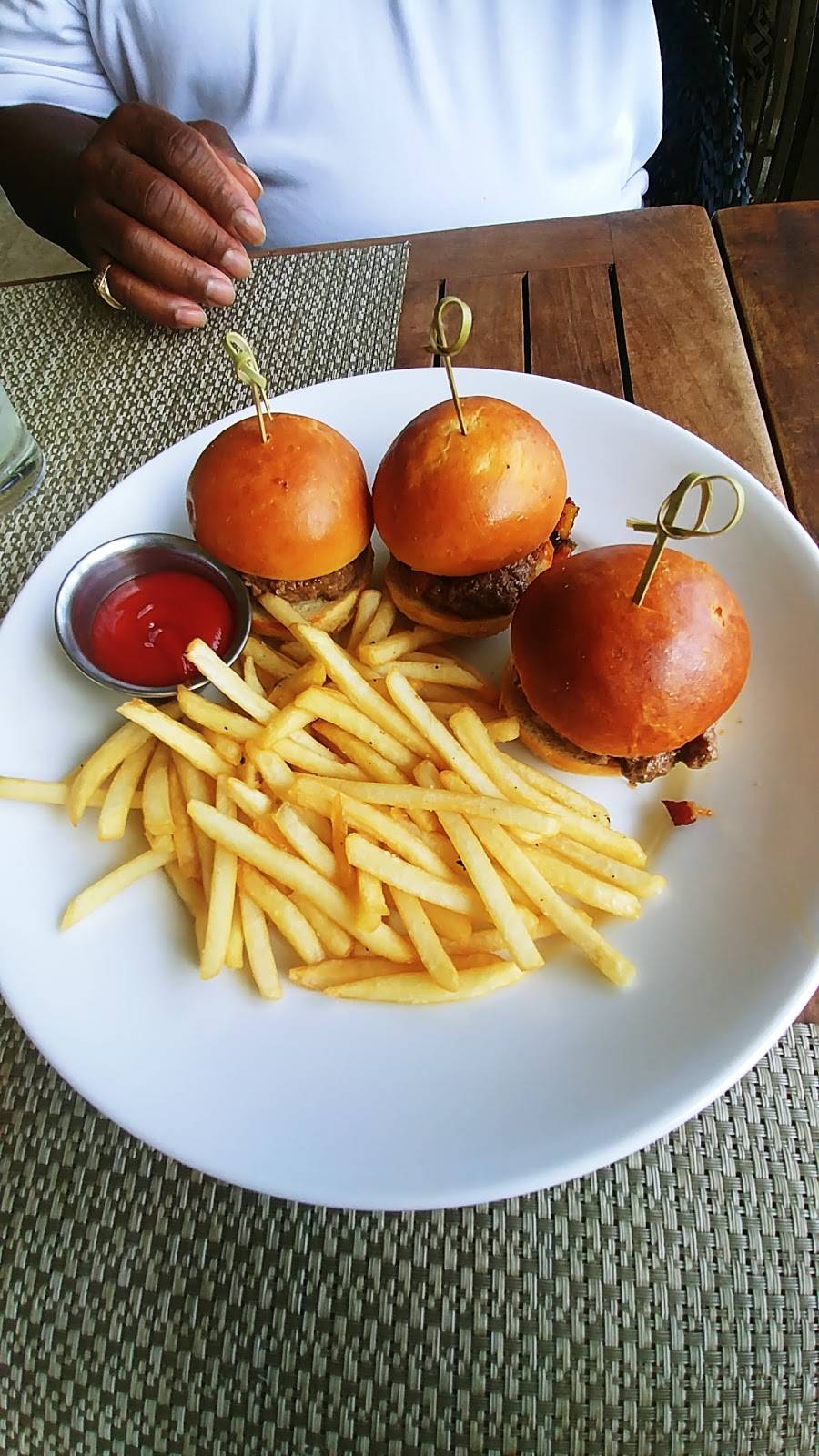 Wild Thyme Oceanside Eatery | restaurant | 601 N Fort Lauderdale Beach Blvd, Fort Lauderdale, FL 33304, USA | 9545678070 OR +1 954-567-8070