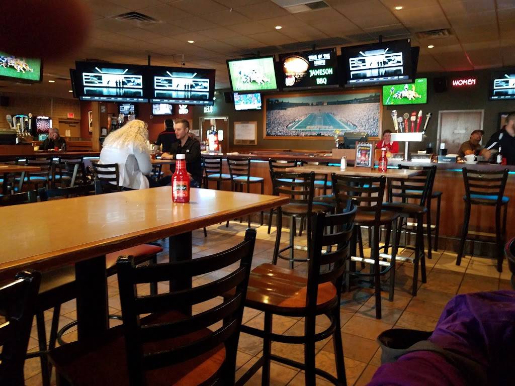 Anduzzis Sports Club - Holmgren Way | restaurant | 1992 Holmgren Way, Green Bay, WI 54304, USA | 9209651111 OR +1 920-965-1111