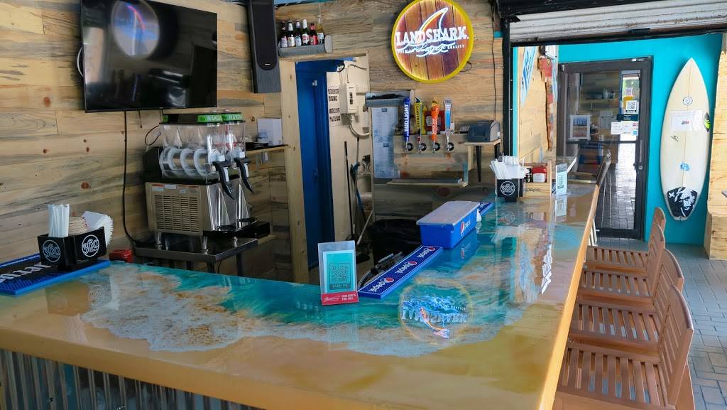 Beach Waves Grill | restaurant | 2300 Gulf Blvd, Indian Rocks Beach, FL 33785, USA | 7275933663 OR +1 727-593-3663