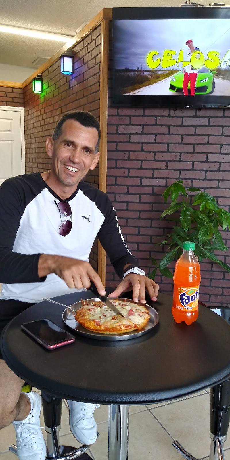 La cubanita pizzeria | restaurant | 628 E W Vine St, Kissimmee, FL 34744, USA | 4074833500 OR +1 407-483-3500