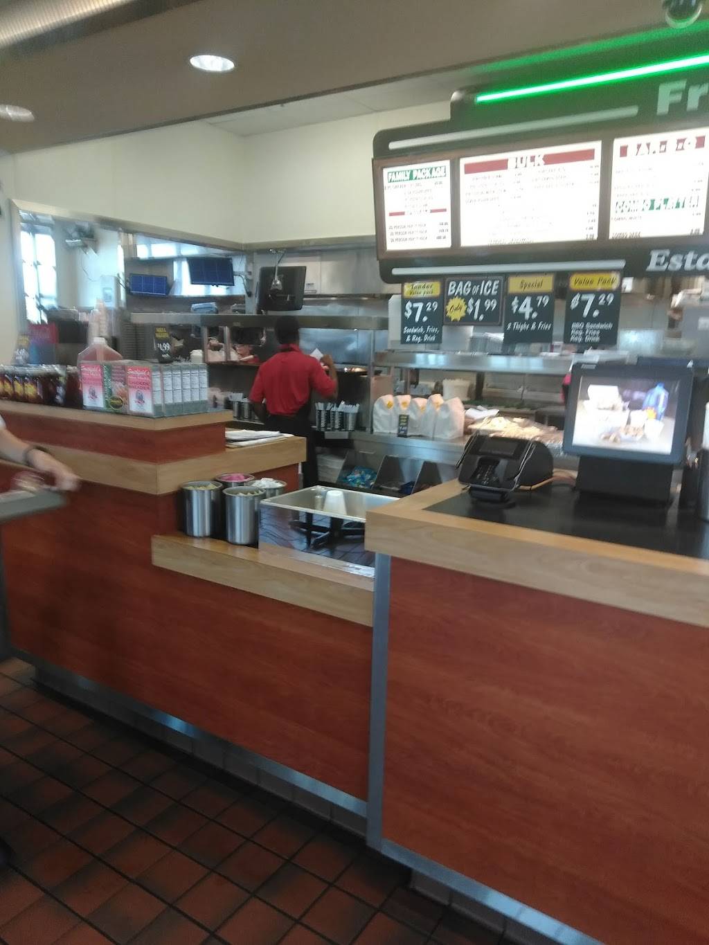 Smithfields Chicken N Bar-B-Q | restaurant | 2020 Olde Regent Way, Leland, NC 28451, USA | 9103716900 OR +1 910-371-6900