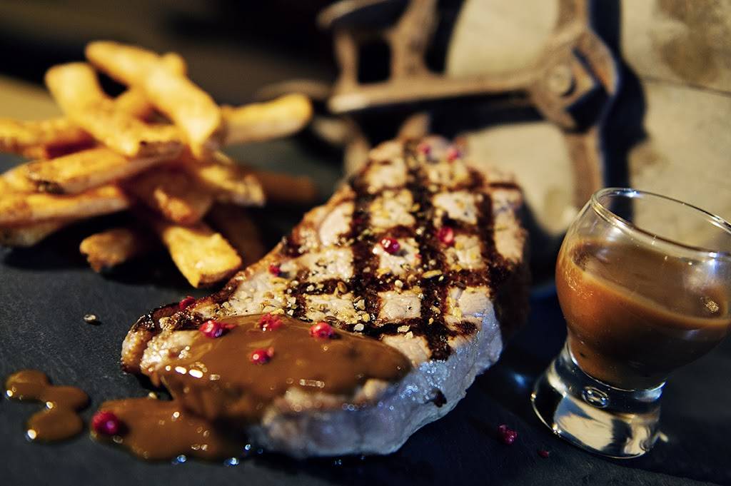 Les Maltcommodes | restaurant | 3333 Rue du Carrefour, Québec, QC G1C 5R9, Canada | 4186637171 OR +1 418-663-7171