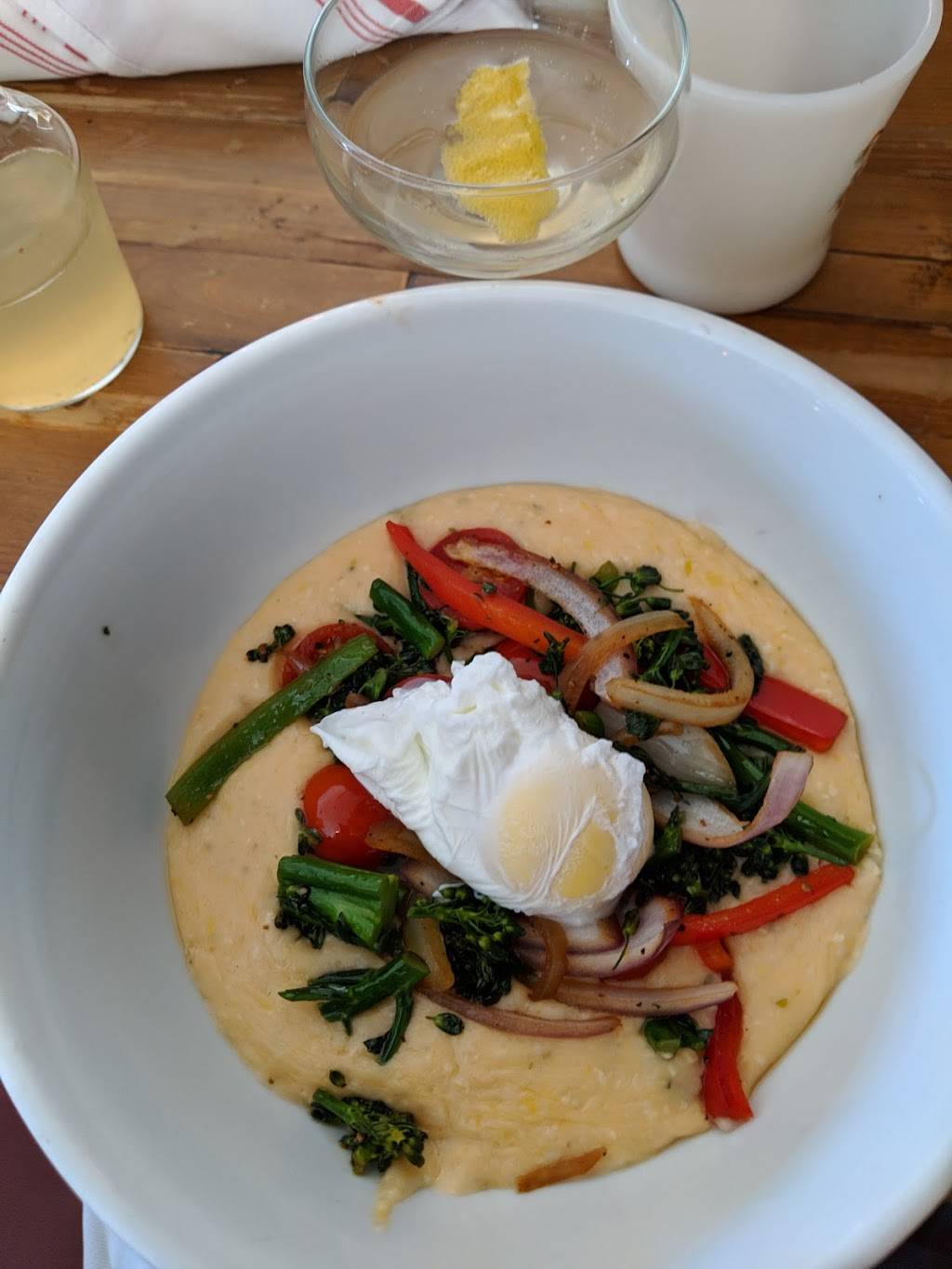 Harolds Cabin | restaurant | 247 Congress St, Charleston, SC 29403, USA | 8437934440 OR +1 843-793-4440