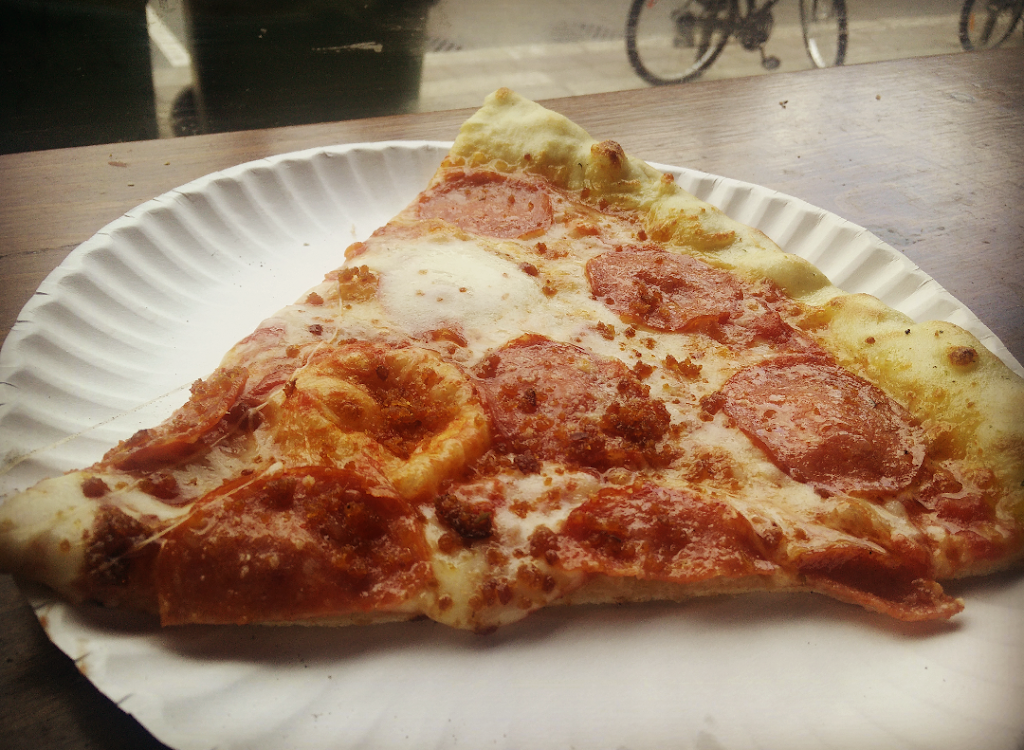 Village Pizza | meal delivery | 761 Dundas St W, Toronto, ON M6J 1T9, Canada | 4165519939 OR +1 416-551-9939