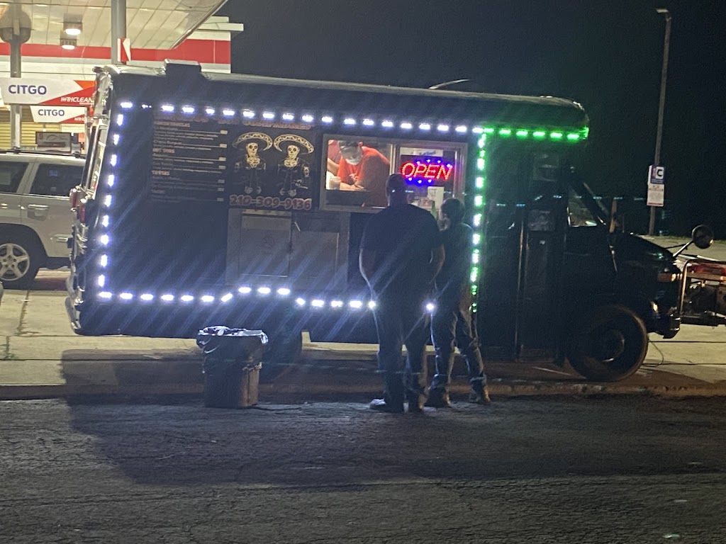 Taquitos Los Compadres | restaurant | 6614 San Pedro Ave, San Antonio, TX 78216, USA | 2103099136 OR +1 210-309-9136