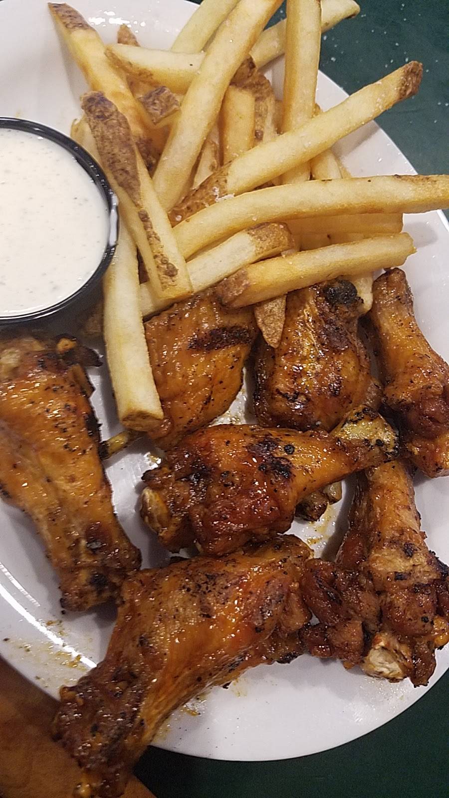 Gators Dockside Eustis | restaurant | 15241 US-441, Eustis, FL 32726, USA | 3523571255 OR +1 352-357-1255