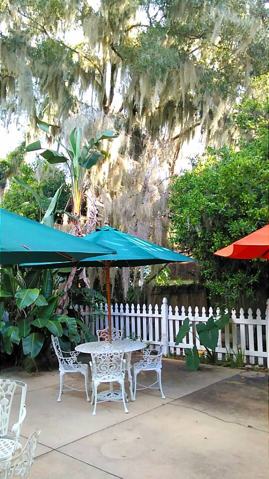 Waters Edge Pub & Grill | restaurant | 2603, 125, Central Ave, Crescent City, FL 32112, USA | 3866982707 OR +1 386-698-2707