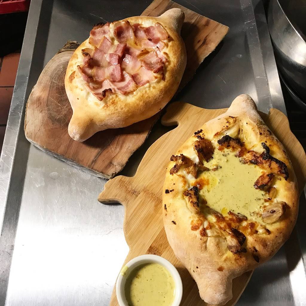 Cheeseboat | restaurant | 80 Berry St, Brooklyn, NY 11249, USA | 9292958401 OR +1 929-295-8401