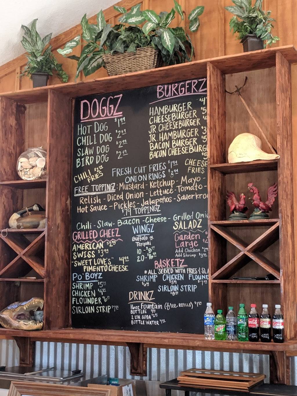 Joey Doggz | restaurant | 5 Laurel St, Conway, SC 29526, USA | 8434885639 OR +1 843-488-5639