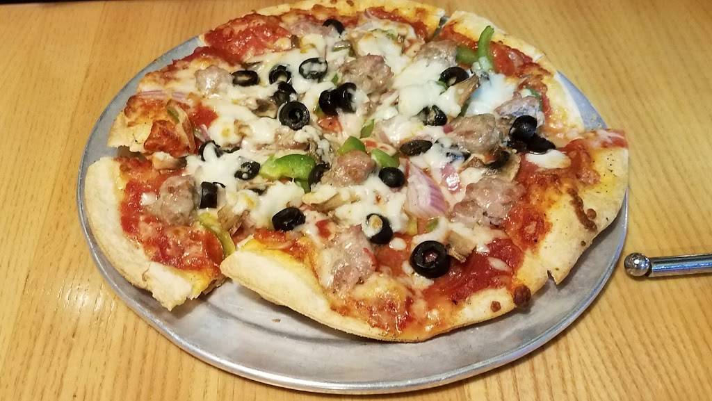 Pepperoni Bills Pizzeria | restaurant | 35 Camden Ct SW, Camdenton, MO 65020, USA | 5738732365 OR +1 573-873-2365