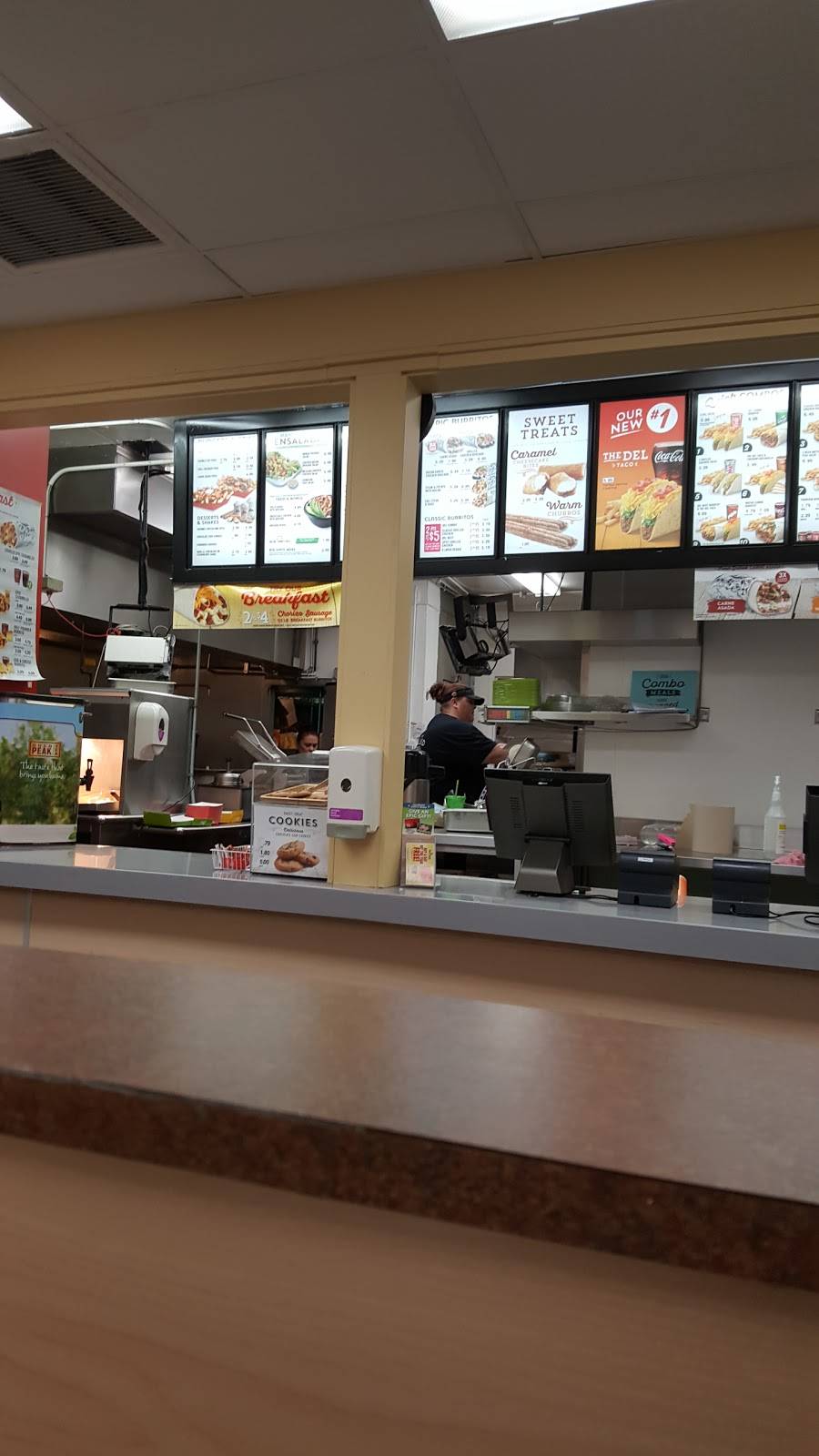 Del Taco | meal takeaway | 624 N Mountain Ave, Ontario, CA 91762, USA | 9099869966 OR +1 909-986-9966