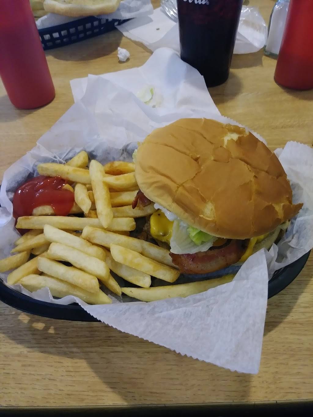 Stateline Diner | restaurant | 1340 W Main St, Danville, VA 24541, USA | 4347921535 OR +1 434-792-1535