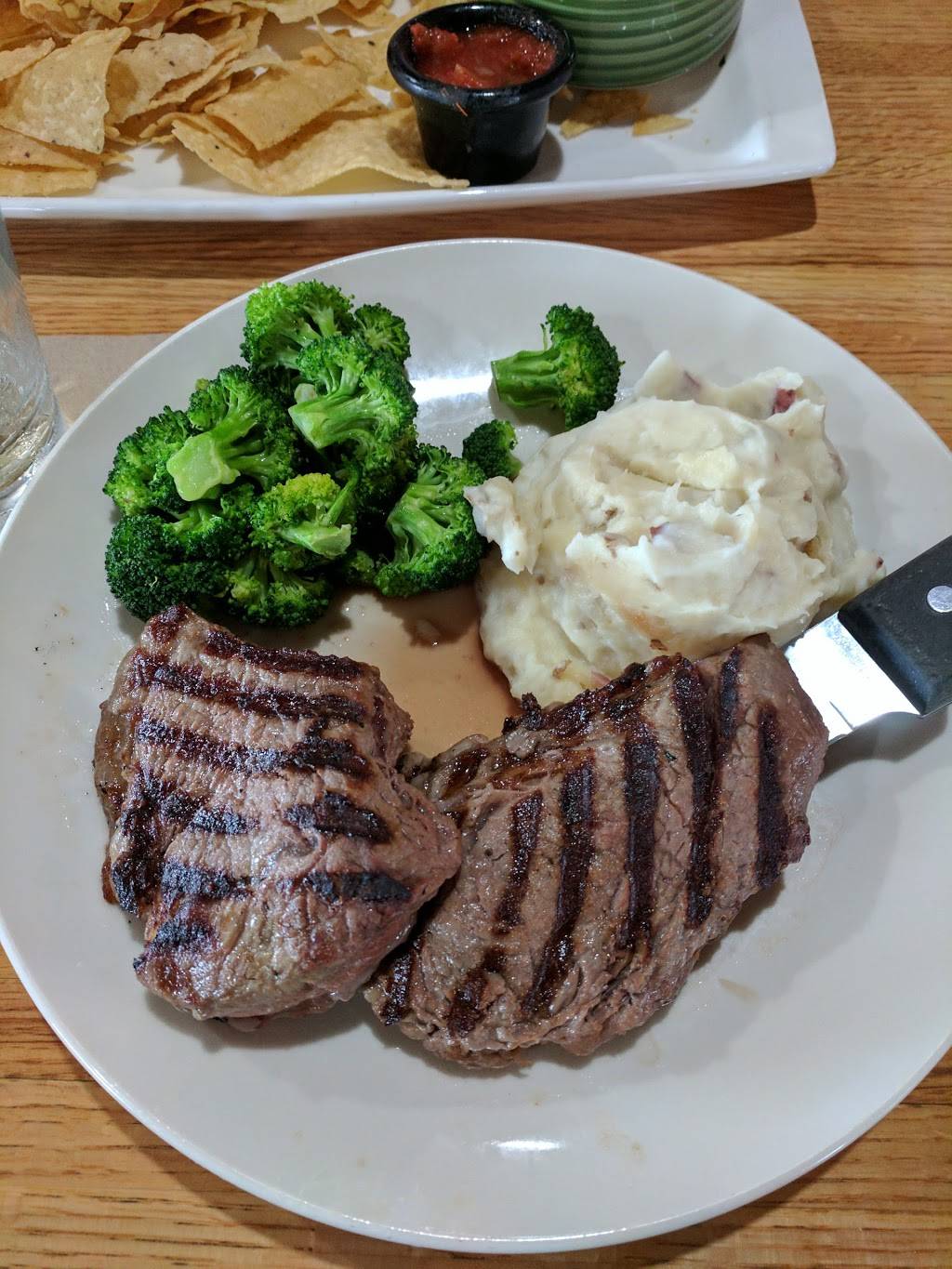 Applebees Grill + Bar | restaurant | 2121 N Prospect Ave, Champaign, IL 61822, USA | 2173598178 OR +1 217-359-8178