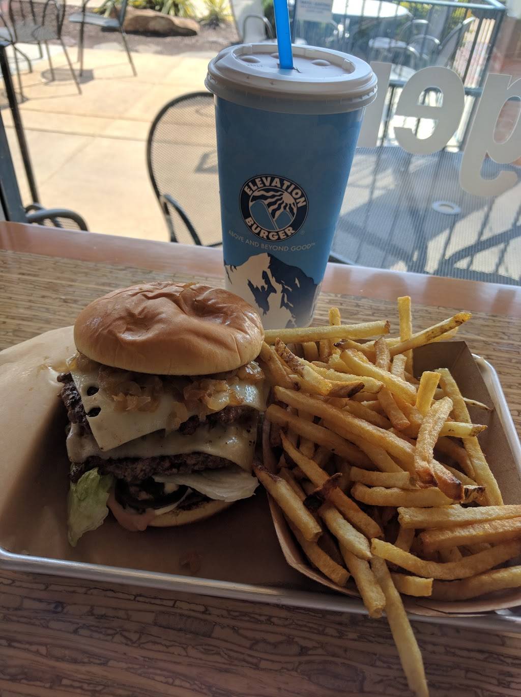 Elevation Burger | meal takeaway | 2447 N Harrison St, Arlington, VA 22207, USA | 7035342302 OR +1 703-534-2302