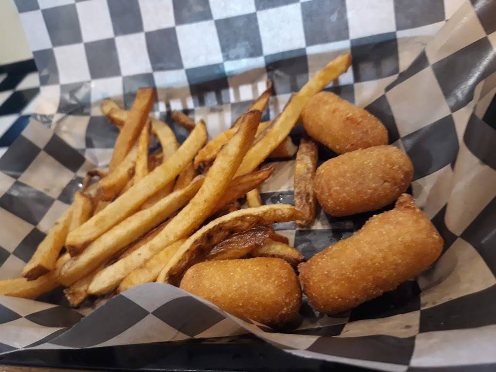 Hanks Family Diner | restaurant | 17 N Park St, Hohenwald, TN 38462, USA | 9312953463 OR +1 931-295-3463