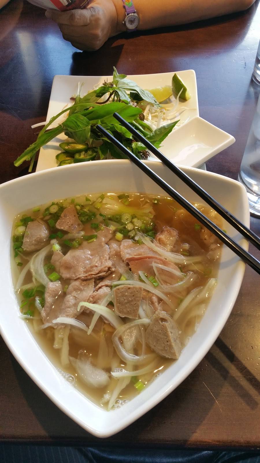 Saigon Bistro Restaurant | restaurant | 6242 N California Ave, Chicago, IL 60659, USA | 7735649336 OR +1 773-564-9336