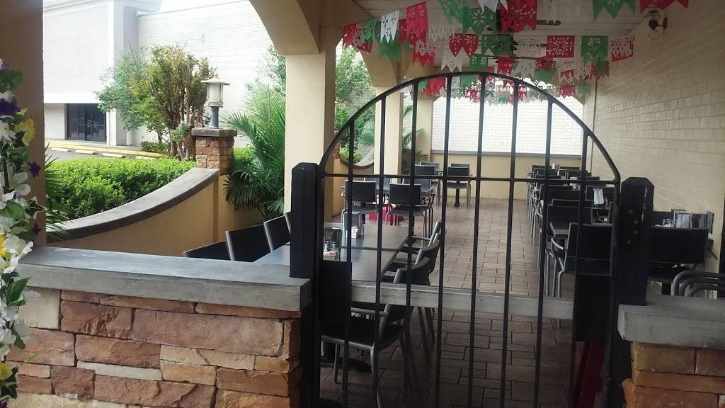 El Charrito | restaurant | 135 Village Center Rd, Harlan, KY 40831, USA | 6065738795 OR +1 606-573-8795