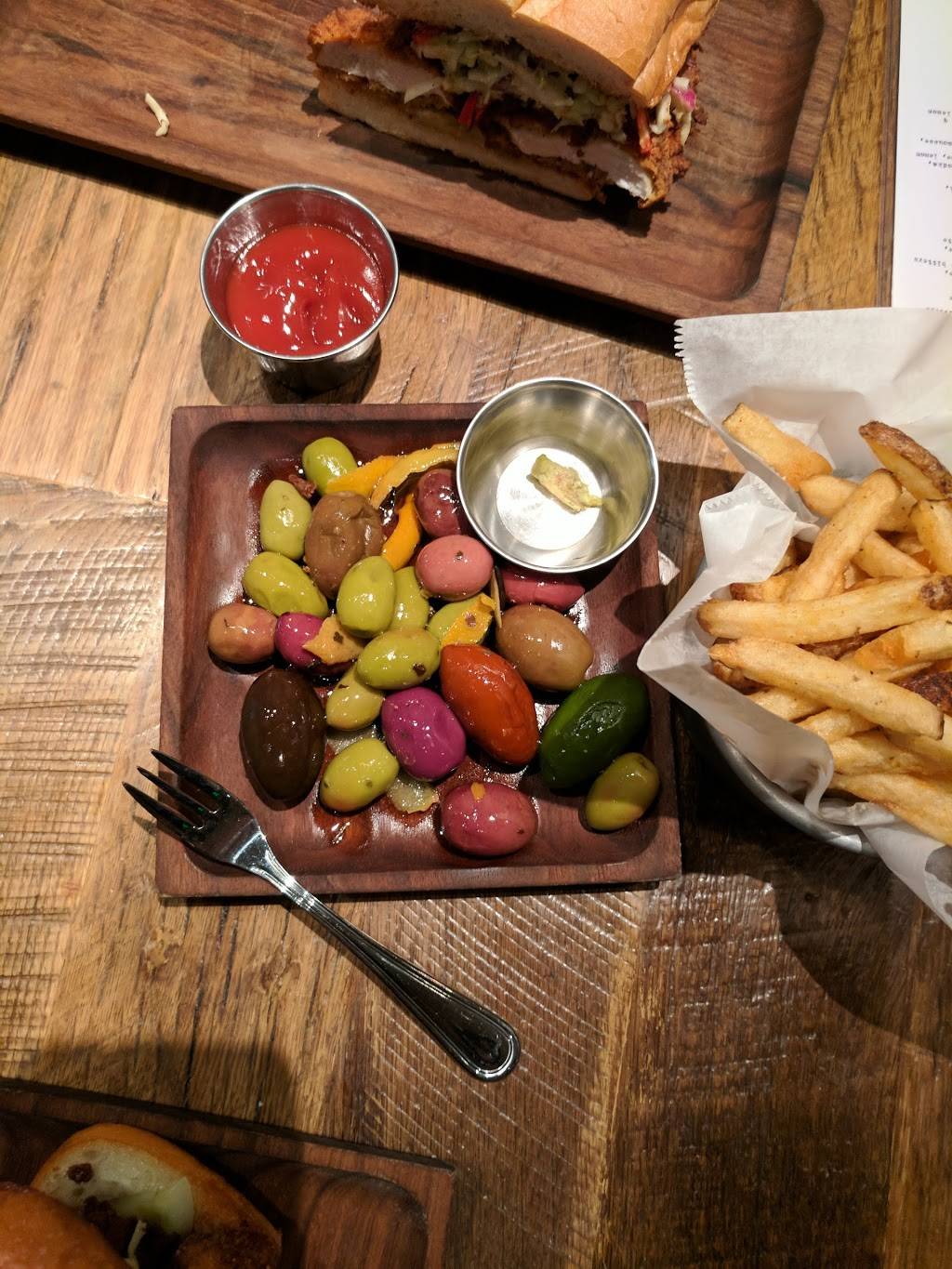 Formans Whiskey Tavern | restaurant | 10149 Riverside Dr, Toluca Lake, CA 91602, USA | 8187606900 OR +1 818-760-6900