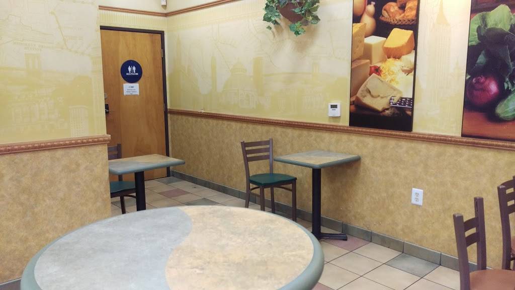 Subway Restaurants | restaurant | 2575 N Hollywood Way #2, Burbank, CA 91505, USA | 8185650448 OR +1 818-565-0448